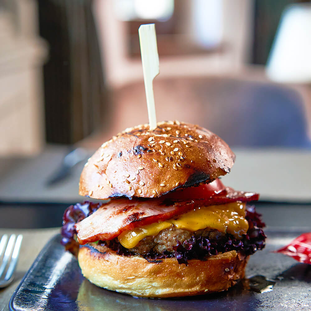 American Hamburger - Mr Val by Il Calcio | Diverse Cuisine Delivery in Monaco, Cap-d'Ail & Beausoleil