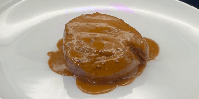 Beef fillet, pepper sauce and fries - Huit et Demi Food Delivery | Gourmet Italian & French Cuisine in Monaco