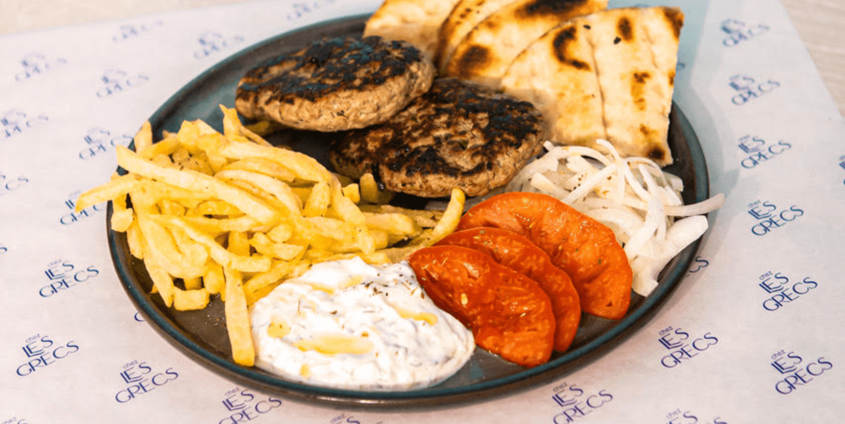 Assiette Bifteki - Chez Les Grecs | Livraison Cuisine Grecque à Monaco, Cap-d'Ail & Beausoleil