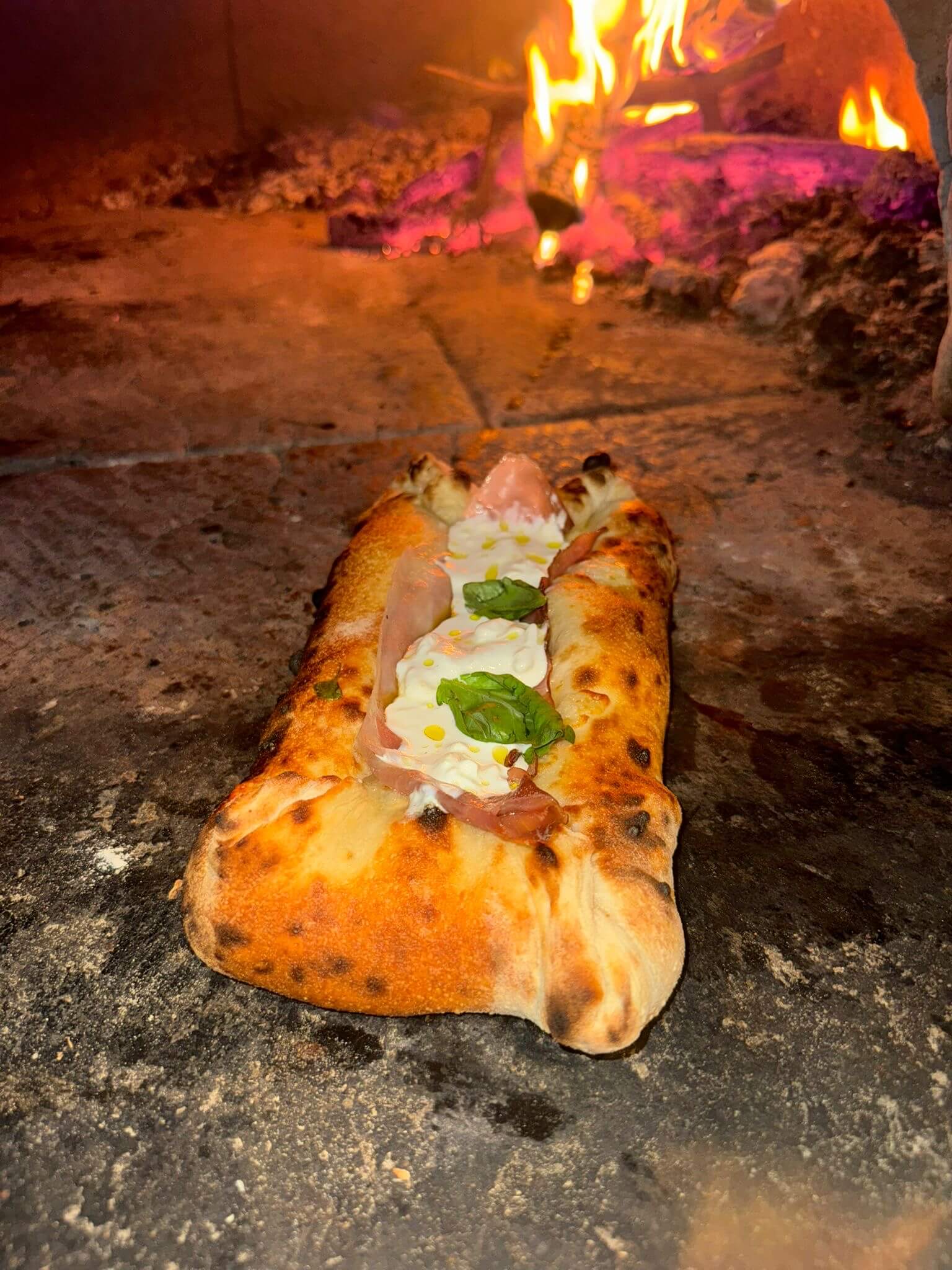 Burrata cheese and truffle oil  - Pizzeria Monégasque by Mimmo Delivery Monaco | Mr Room Service