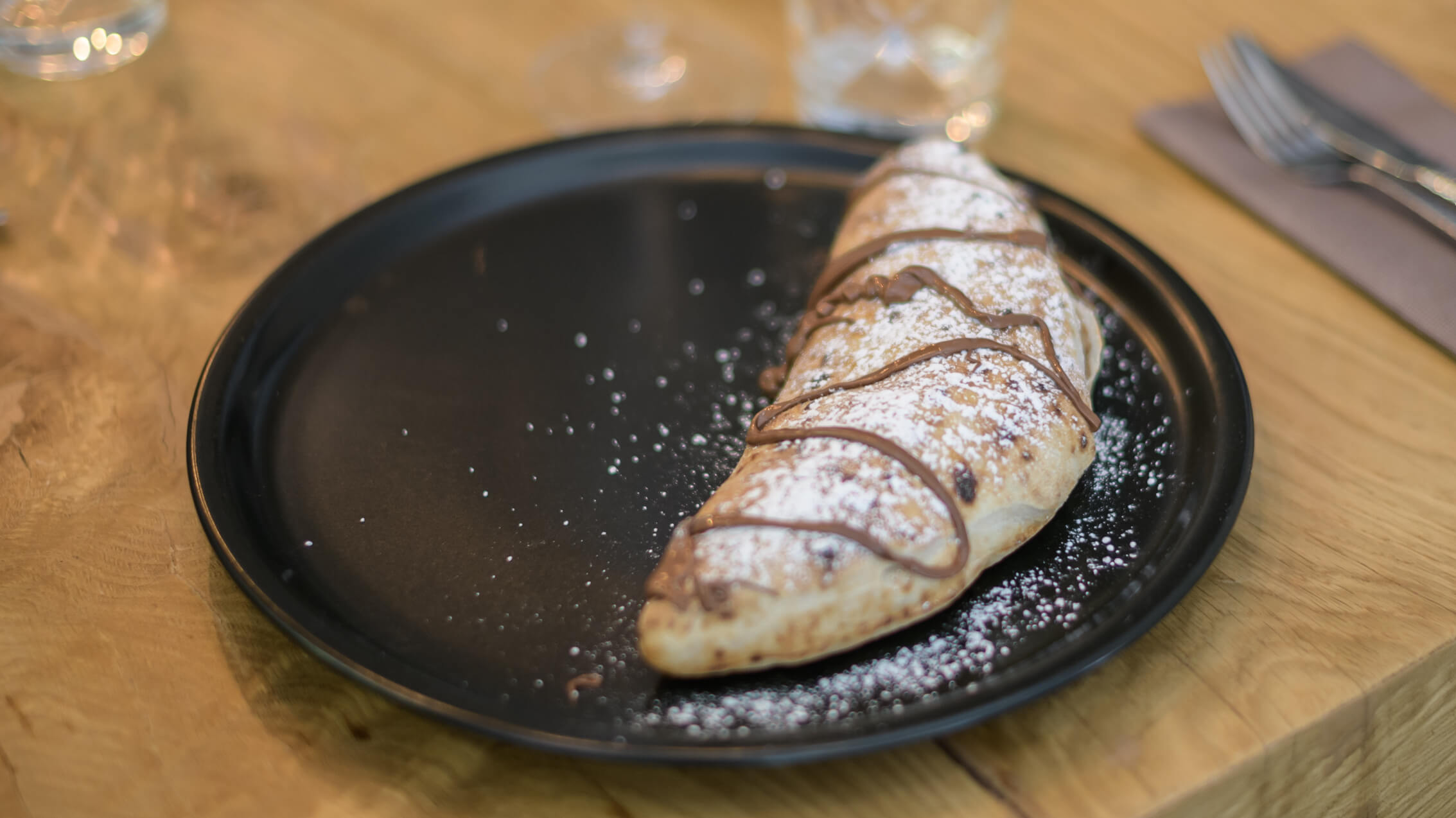 Calzone Nutella Banana - Nonna Maria | Authentic Neapolitan Cuisine Delivery in Monaco