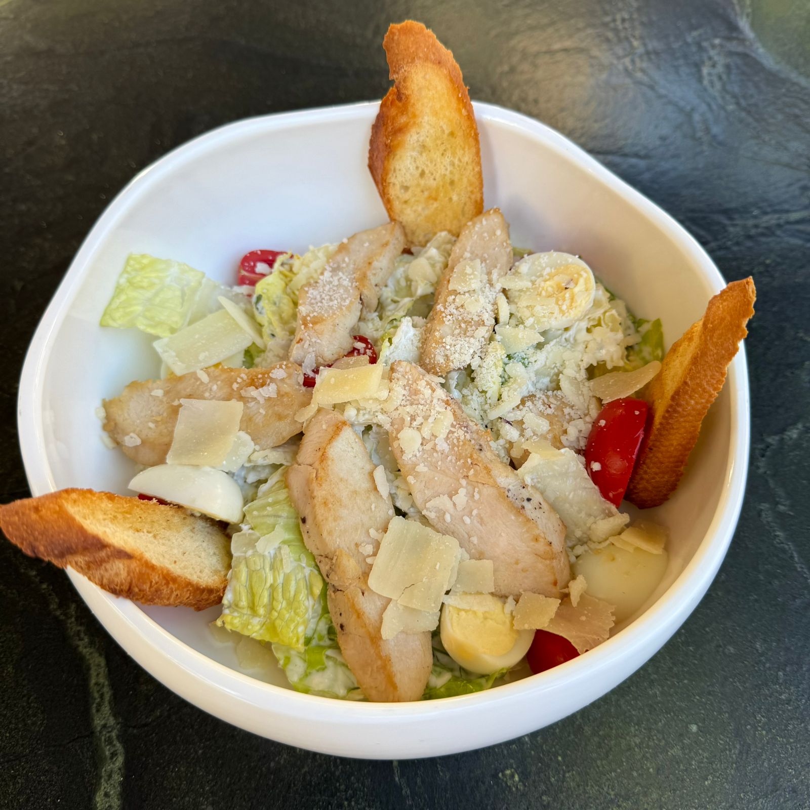 Chicken Caesar salad - L'Ardoise