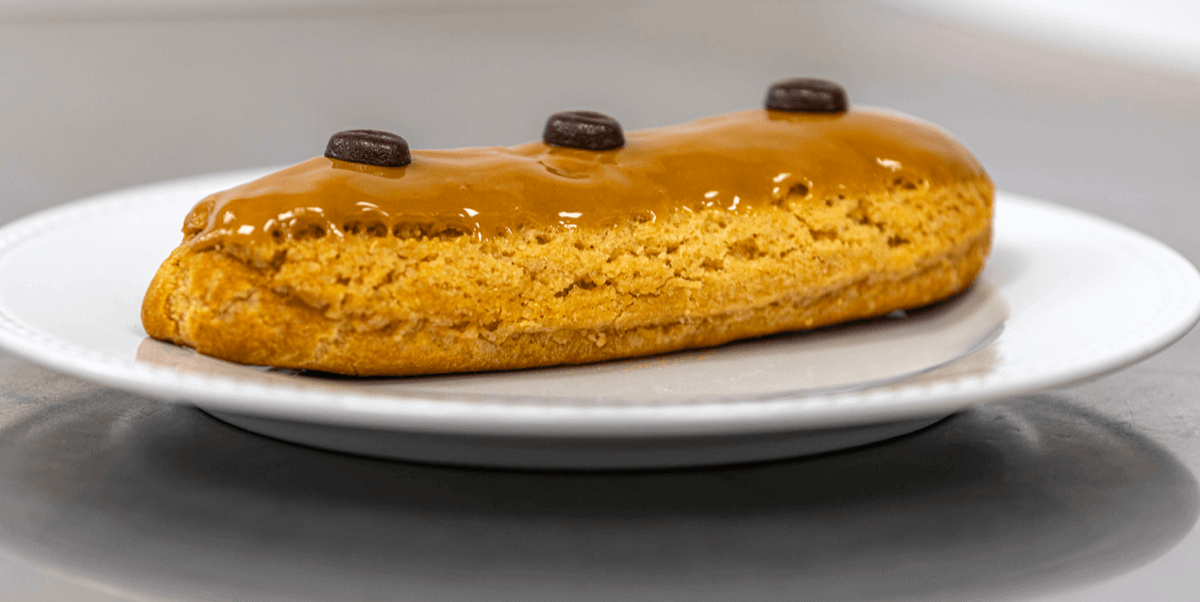 Dessert - Eclair au café - Amore Mio | Sandwiches & Salads Delivery in Monaco, Cap-d'Ail & Beausoleil