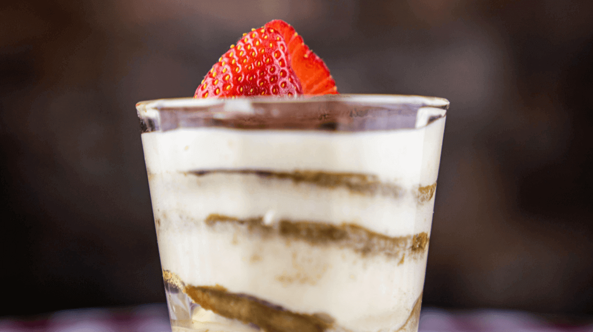 Dessert - Tiramisù - Amore Mio | Sandwiches & Salads Delivery in Monaco, Cap-d'Ail & Beausoleil