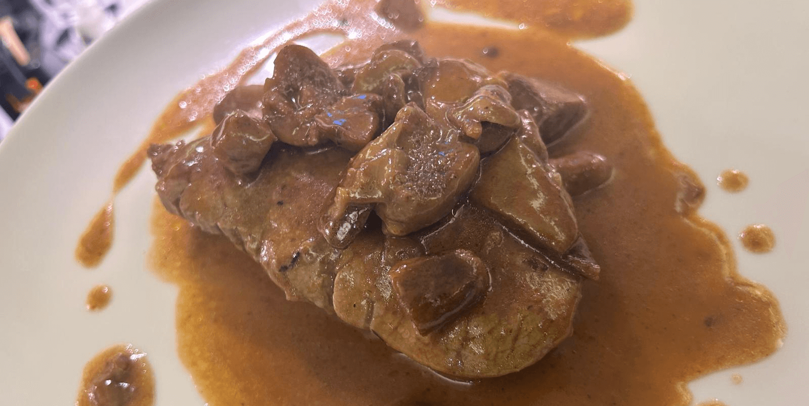 Filet of Beef with ceps - Amici Miei | Italian & Mediterranean Food Delivery in Monaco