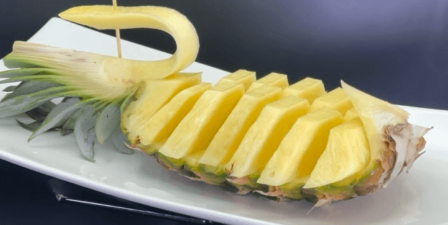 Fresh Pineapple and red fruits sauce - Huit et Demi Food Delivery | Gourmet Italian & French Cuisine in Monaco
