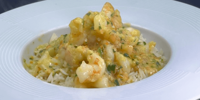 Fricassee of prawns in coconut milk & green curry with basmati rice - Huit et Demi Food Delivery | Gourmet Italian & French Cuisine in Monaco