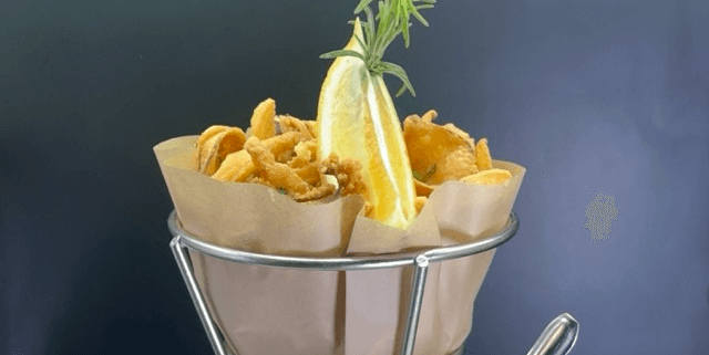Fried local squids - Huit et Demi Food Delivery | Gourmet Italian & French Cuisine in Monaco