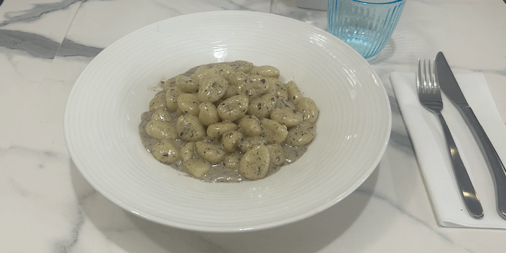 Gnocchi gorgonzola et black truffle cream - Casa Amodio | Delivery in Monaco