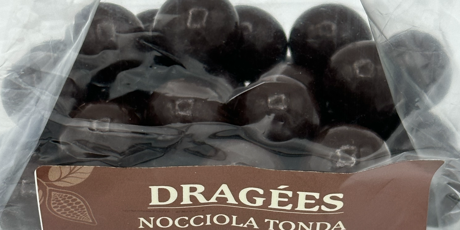 Hazelnuts and black chocolate Dragées - Creá Monte-Carlo | Ice Cream & Sweets Delivery in Monaco, Cap-d'Ail & Beausoleil