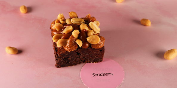 Brownie Snickers individuel - Queen of Brownies | Livraison de Brownies & Desserts à Monaco, Cap-d'Ail & Beausoleil