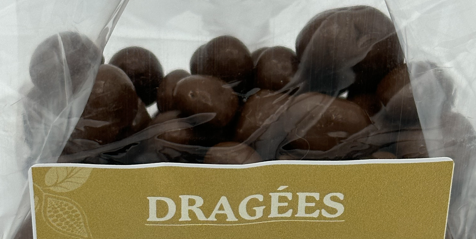 Lemon and black chocolate Dragées - Creá Monte-Carlo | Ice Cream & Sweets Delivery in Monaco, Cap-d'Ail & Beausoleil