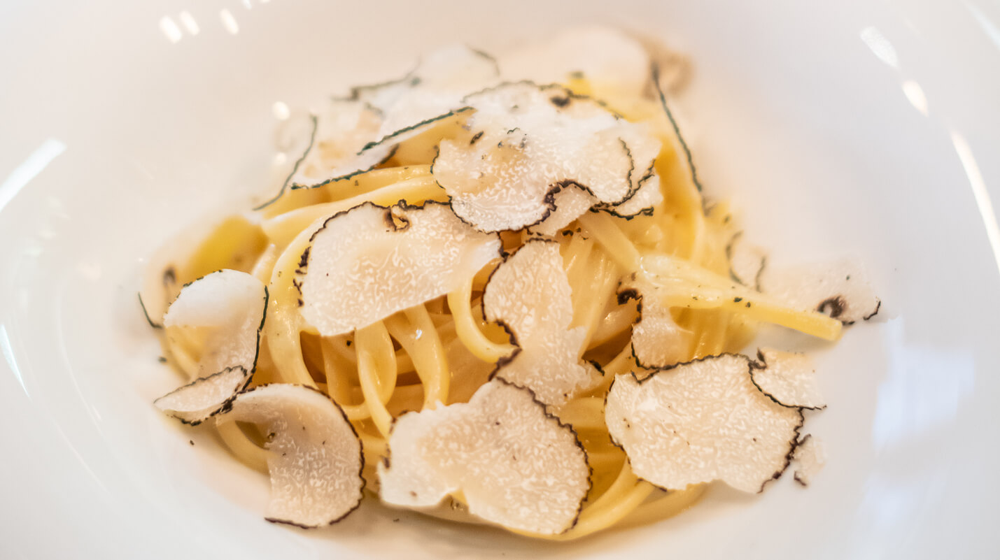 Linguine al Tartufo - Nonna Maria | Authentic Neapolitan Cuisine Delivery in Monaco