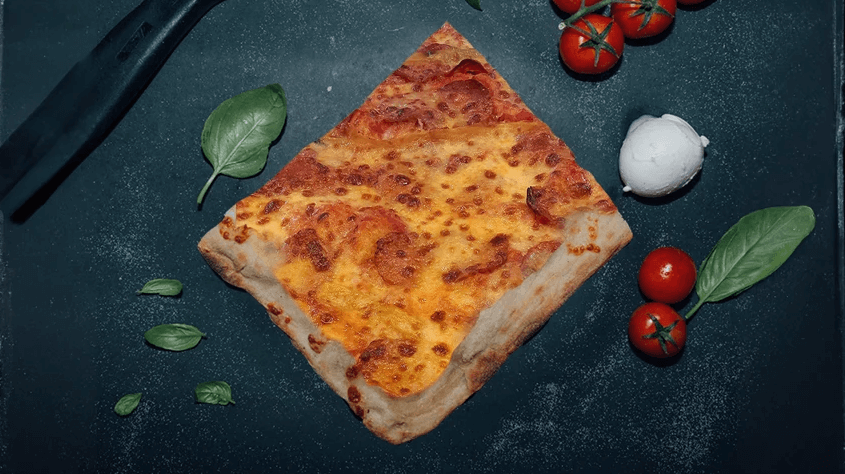 Mini Pizza Diavola 22cm - Lo Sfizio Street | Italian Street Food Delivery in Monaco
