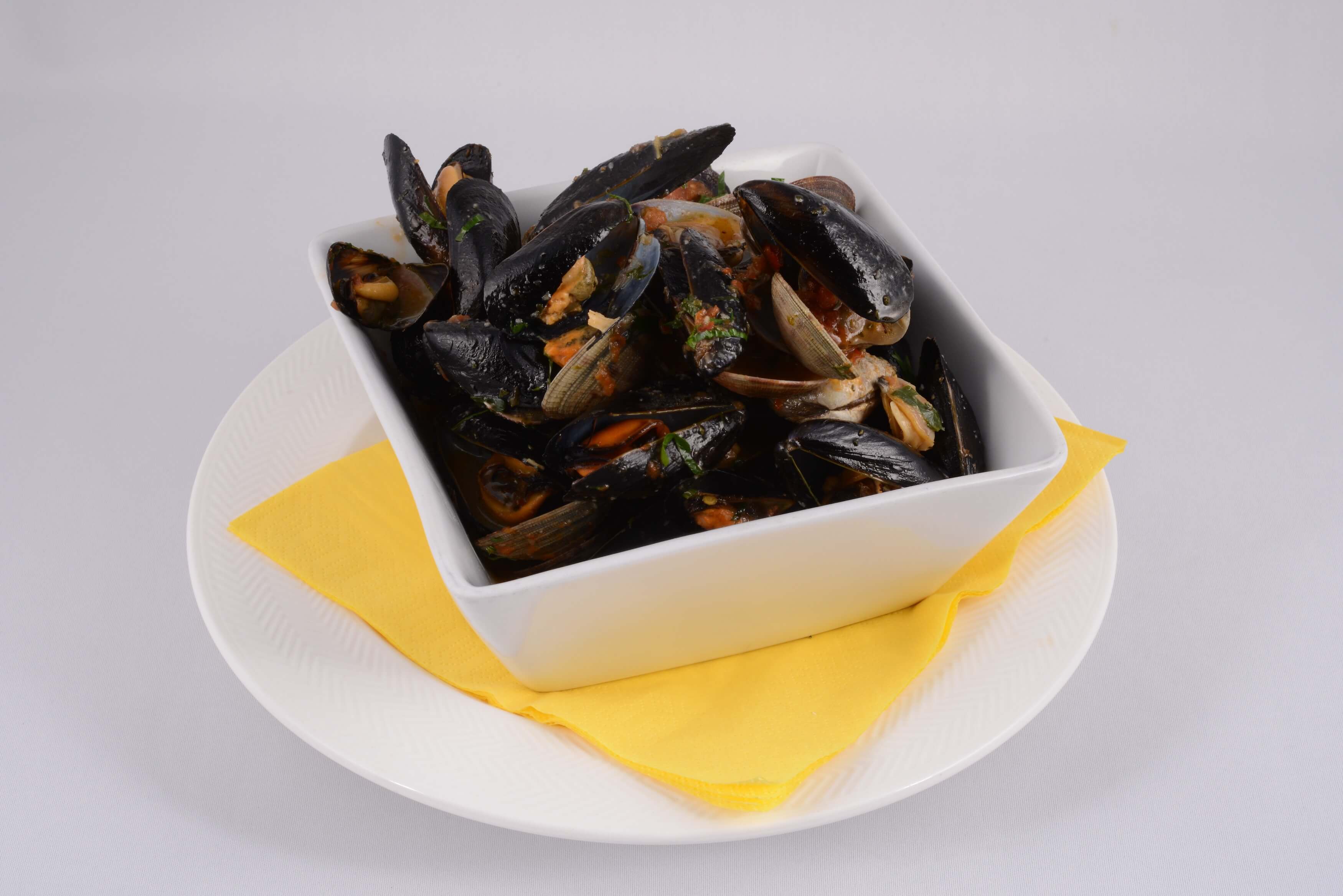 Mussels in white wine and garlic - Le Sans Souci | French Cuisine Delivery in Monaco