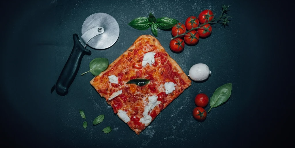 Pizza Bufalina 1/2 - Lo Sfizio Street | Italian Street Food Delivery in Monaco
