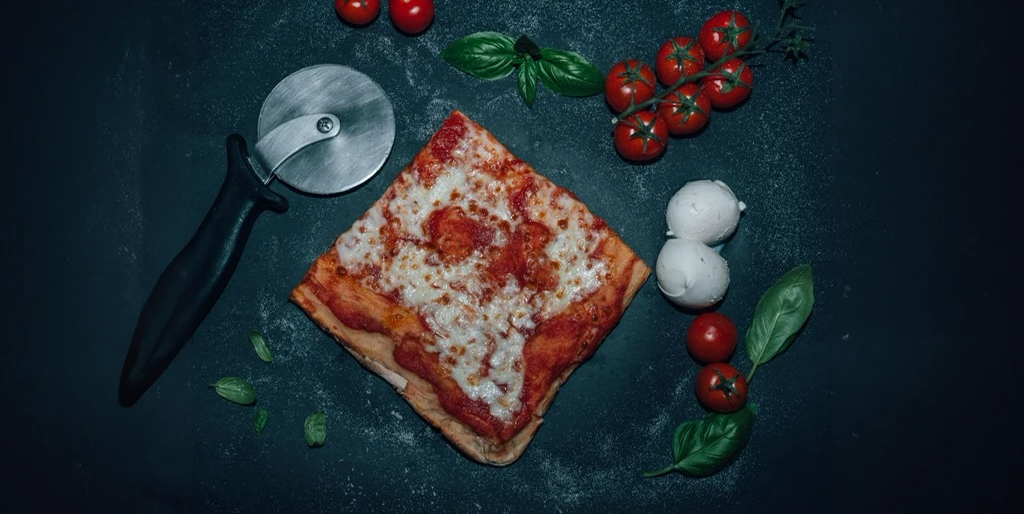 Pizza Margherita 1/2 - Lo Sfizio Street | Italian Street Food Delivery in Monaco