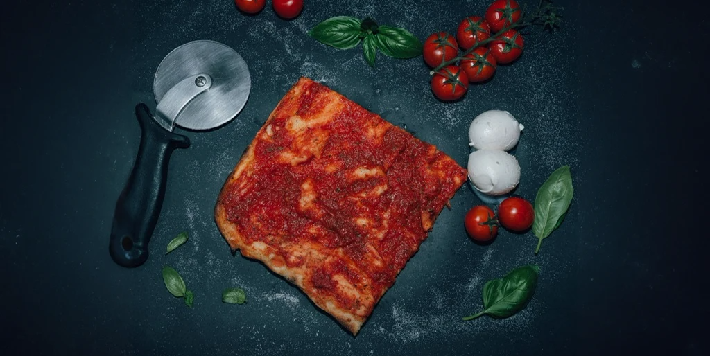 Pizza Rossa 1/2 - Lo Sfizio Street | Italian Street Food Delivery in Monaco