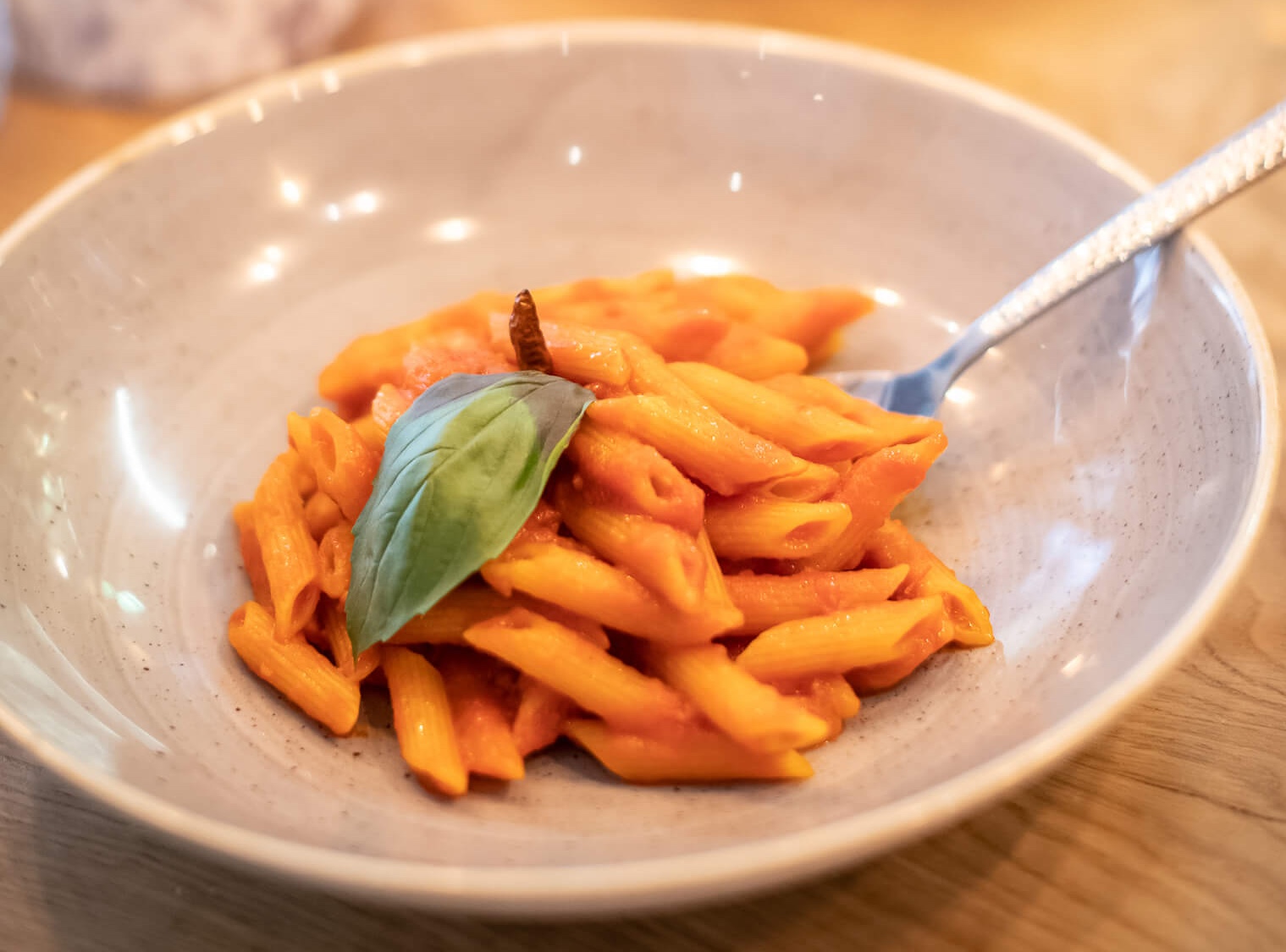 Penne « Rummo » all’Arrabiata - Nonna Maria | Authentic Neapolitan Cuisine Delivery in Monaco