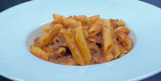 Penne all'arrabiata - Huit et Demi Food Delivery | Gourmet Italian & French Cuisine in Monaco