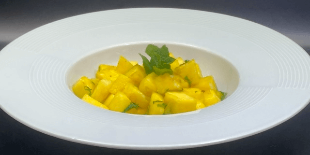Pineapple salad Mojito style - Huit et Demi Food Delivery | Gourmet Italian & French Cuisine in Monaco