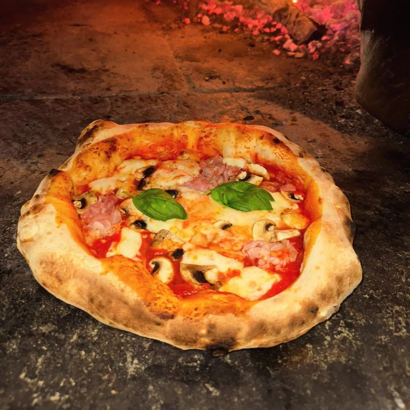 Regina - Pizzeria Monégasque by Mimmo Delivery Monaco | Mr Room Service