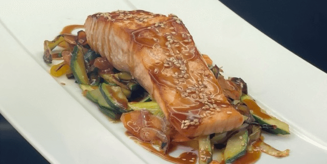 Salmon steak with sesame and Thai sauce  - Huit et Demi Food Delivery | Gourmet Italian & French Cuisine in Monaco