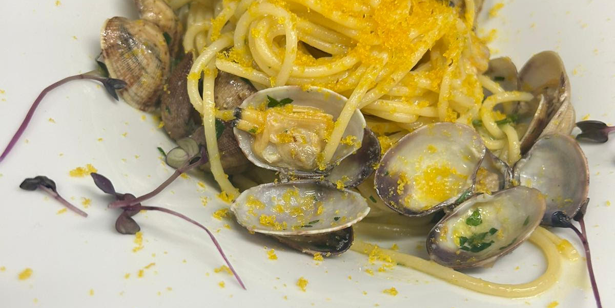 Spaghetti alle Vongole - Amici Miei | Italian & Mediterranean Food Delivery in Monaco