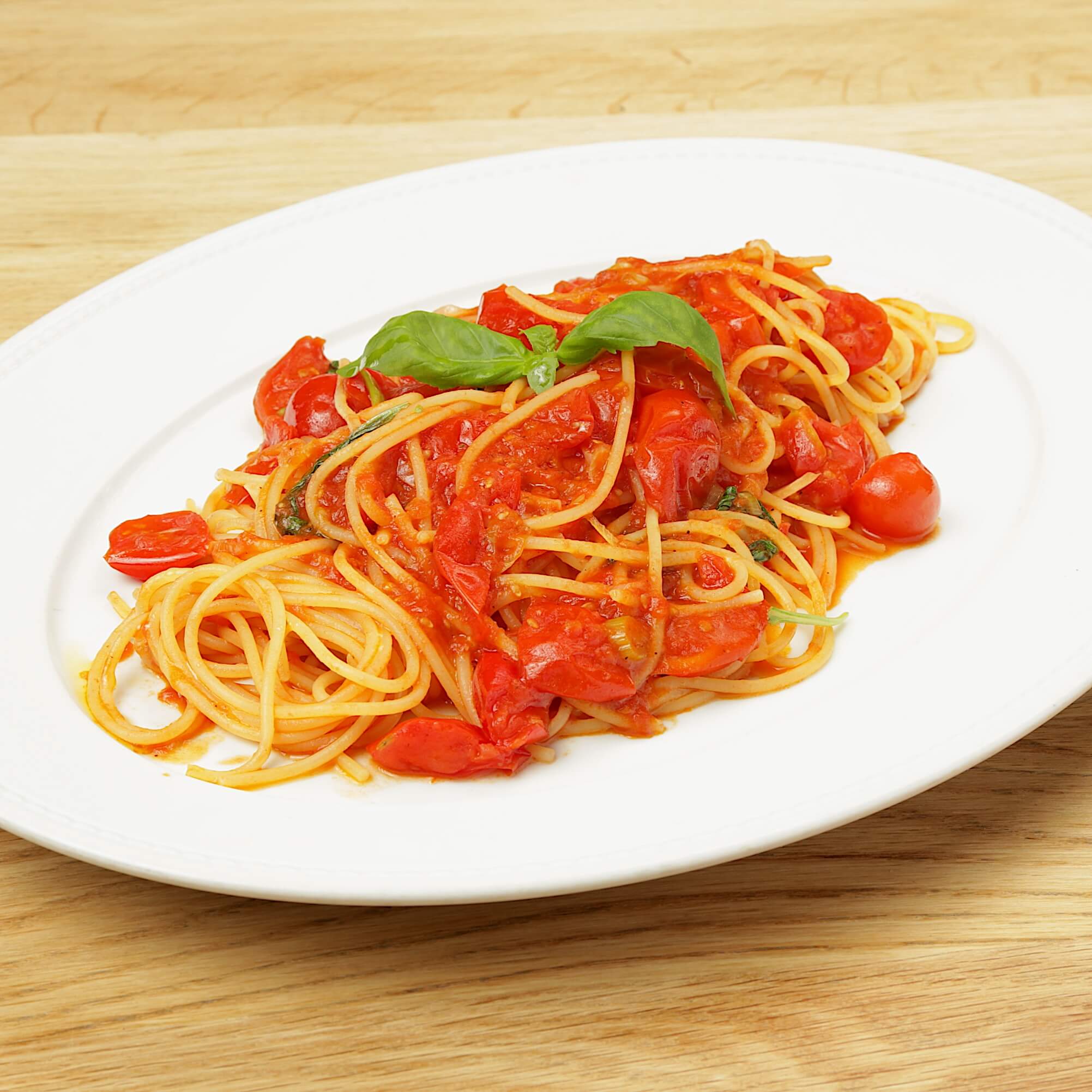 Spaghetti with Fresh Tomatoes and Basil - Bella Vita | Italian & French Cuisine Delivery in Monaco, Cap-d'Ail & Beausoleil