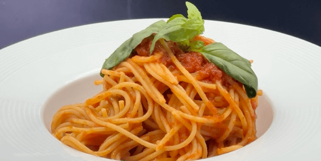 Tomato and basil Spaghetti  - Huit et Demi Food Delivery | Gourmet Italian & French Cuisine in Monaco