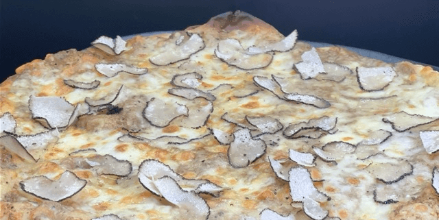 Truffle pizza - Huit et Demi Food Delivery | Gourmet Italian & French Cuisine in Monaco