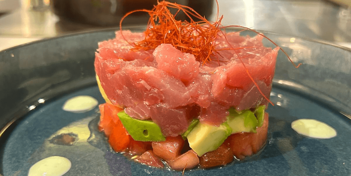 Tuna tartar, coconuts and burrata cream - Amici Miei | Italian & Mediterranean Food Delivery in Monaco