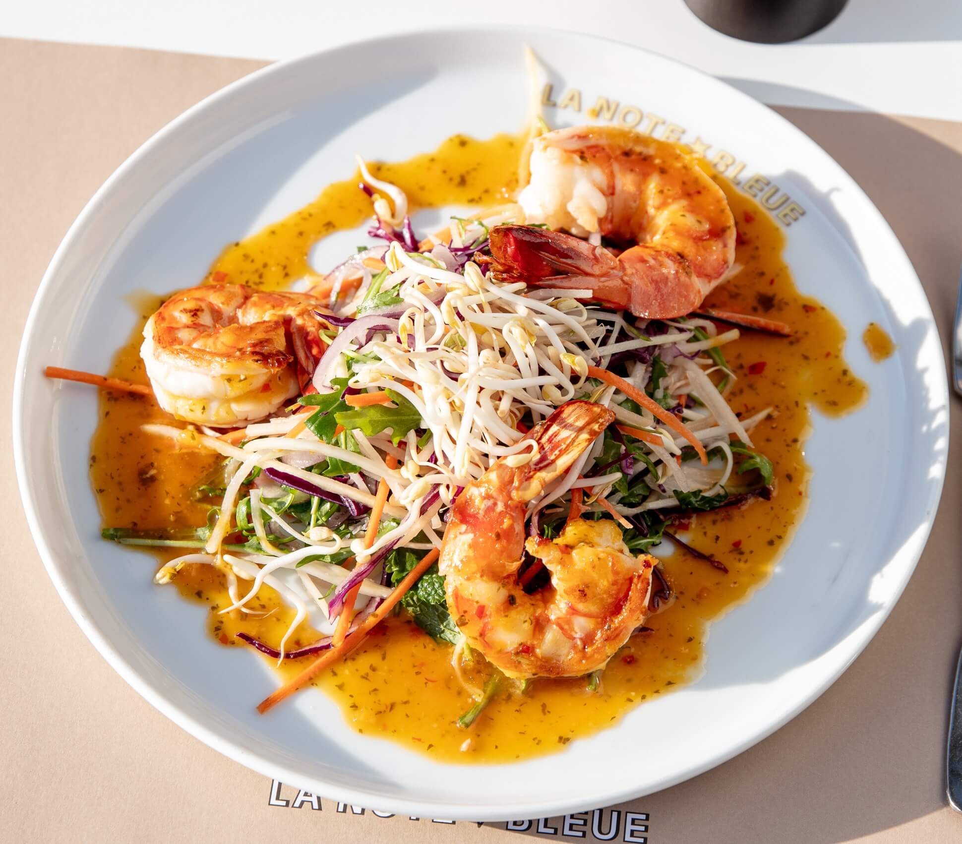 Salad Thaï prawns and exotic sauce - La Note Bleue | Beachside Dining Delivery in Monaco
