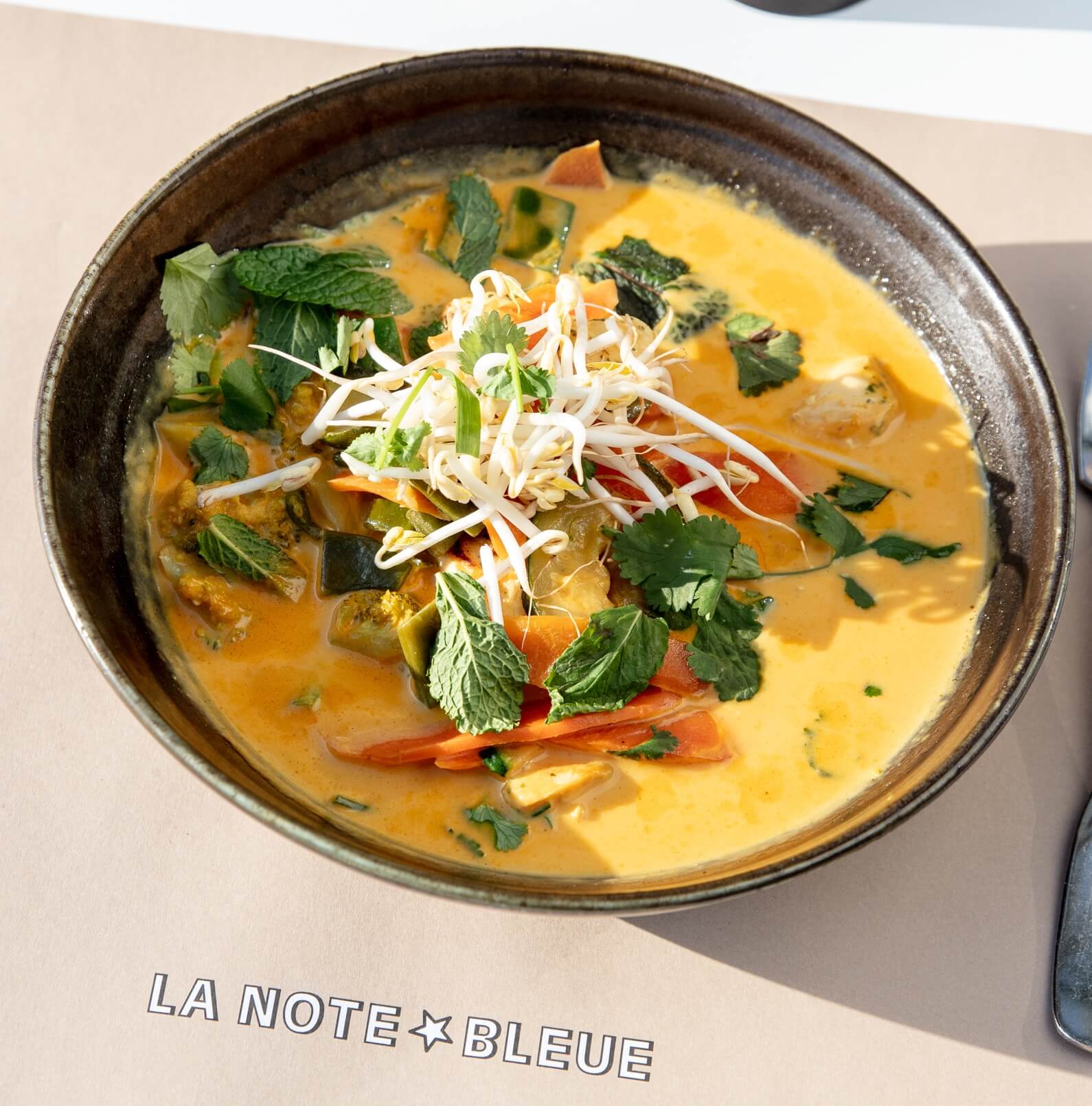 Yellow chicken curry - La Note Bleue | Beachside Dining Delivery in Monaco